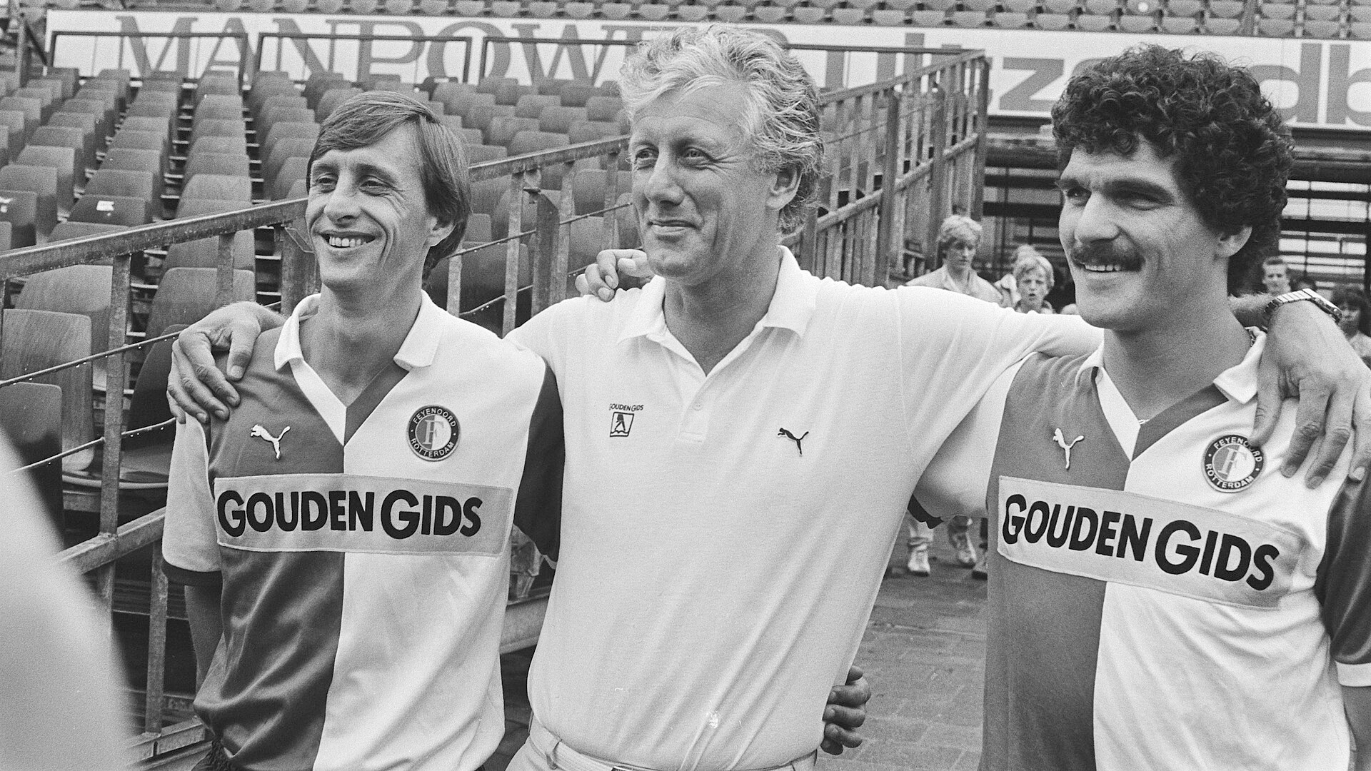 Johan Cruijff , trainer Thijs Libregts en Michel van de Korput