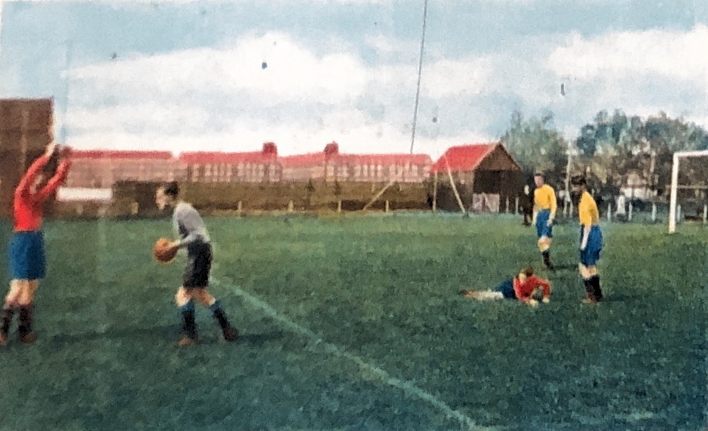 40a Het gebruik der handen door den doelverdediger